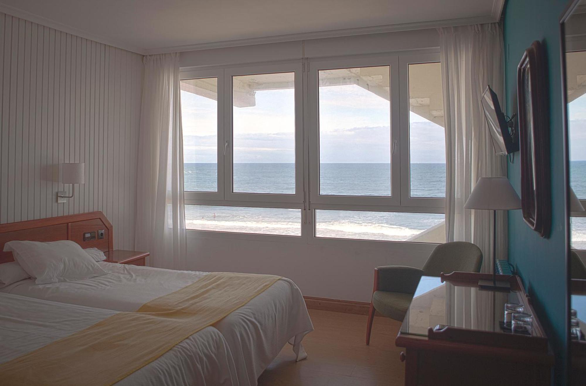Hotel Josein 코밀라스 외부 사진