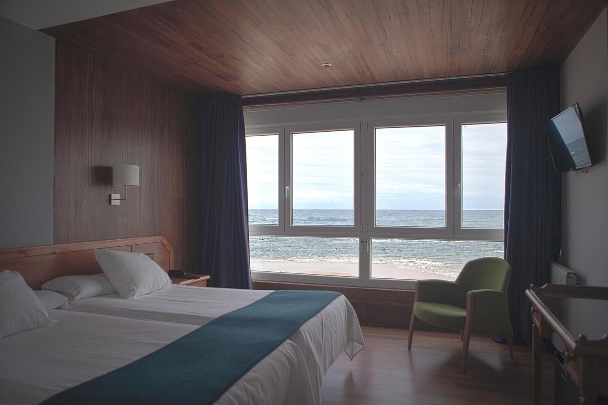 Hotel Josein 코밀라스 외부 사진