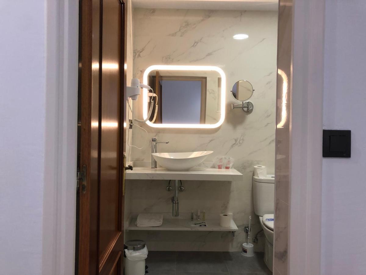 Hotel Josein 코밀라스 외부 사진